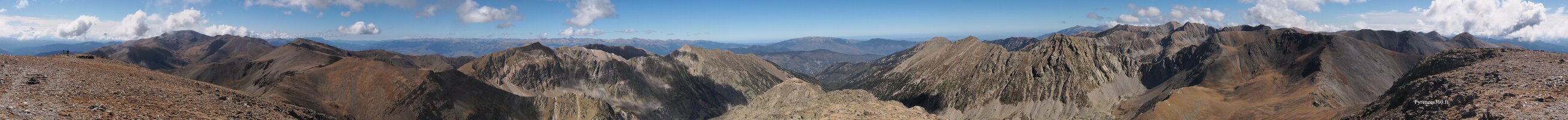Panorama-depuis-le-Pic-de-Noufonts